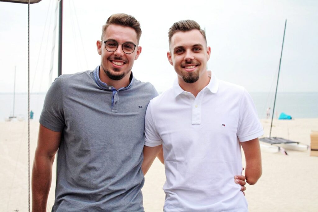 Phil mit seinem älteren Bruder Jan.