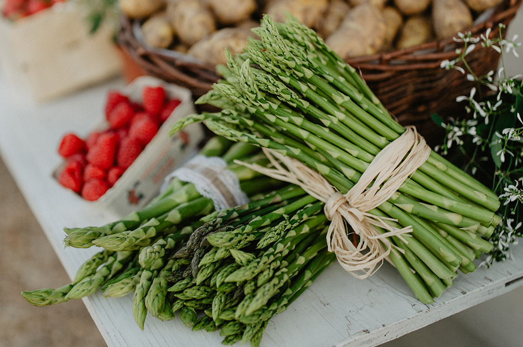 Erdbeeren, Kartoffel und Spargel im Sortiment des Ladens