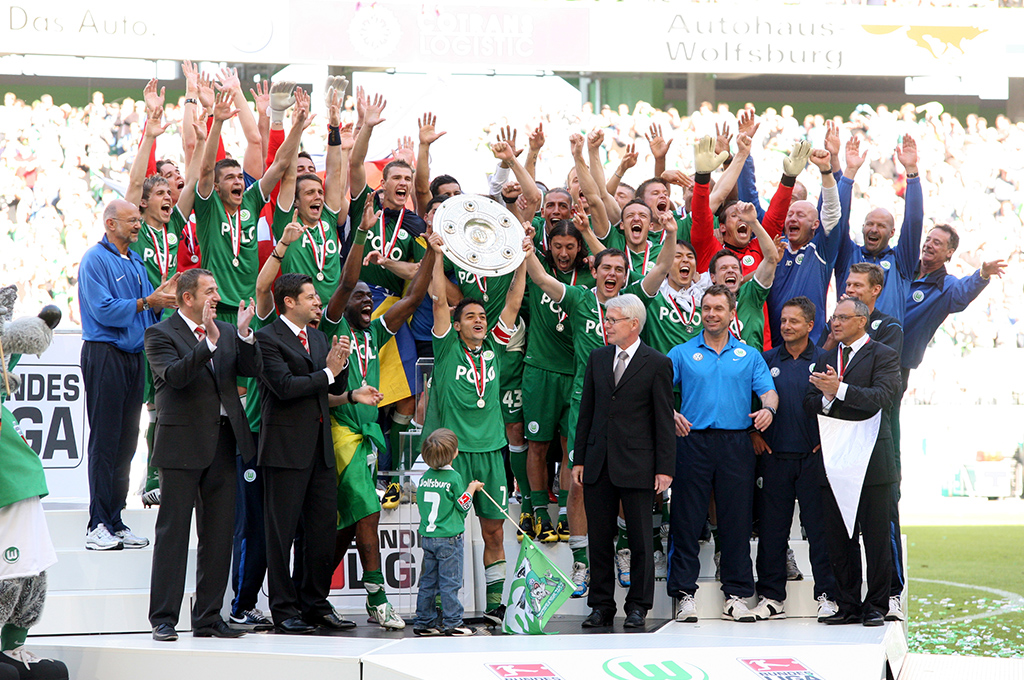 Die Herren des VfL Wolfsburg feiern 2009 die Meisterschaft