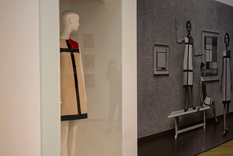 Exponate der Mondrian Austellung, Kleider